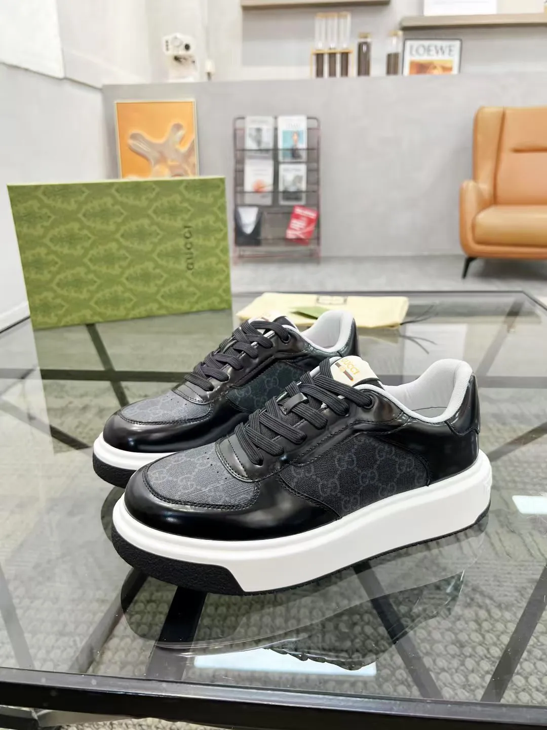Factory price: 480💰New men's shoes GUCCI [Lightning] latest shoes shipped. Original quality, fashionable, made of special materials, sheepskin lining, brand new packaging. The foot feels super comfortable and the workmanship is impeccable. Size: 38-44, customized 45